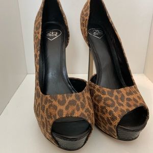 🛍️ ✨ HOST PICK💕🛍️ 2B Bebe Leopard Print Pumps